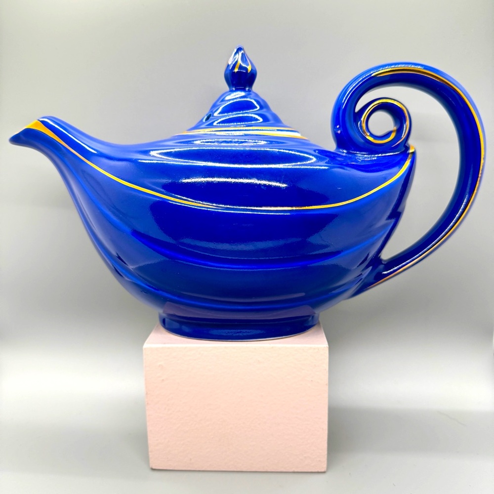 EUC Vintage Hall Aladdin-Shaped Teapot Cobalt Blue Gold Trim 6 Cup Size #0676R